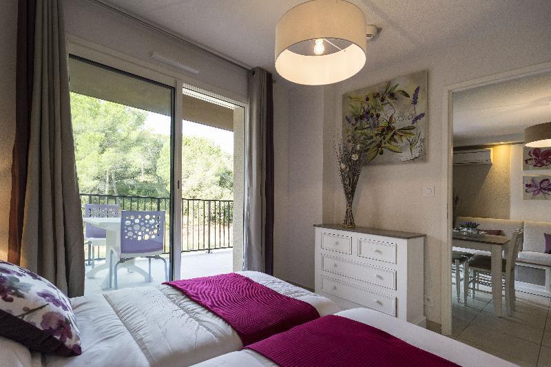 Residhotel Residence Pont Du Gard เรอมูแล็งส์ ภายนอก รูปภาพ