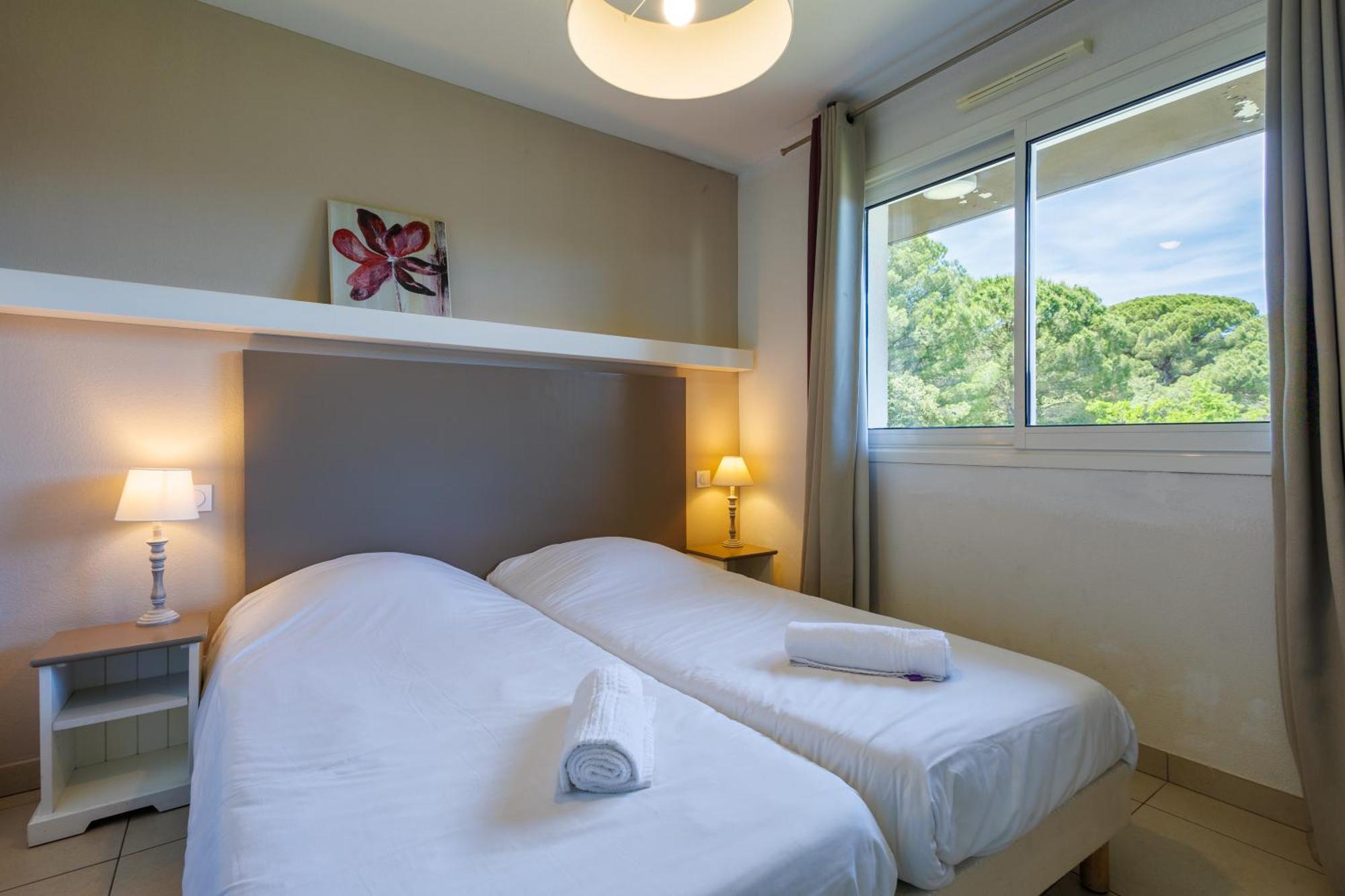 Residhotel Residence Pont Du Gard เรอมูแล็งส์ ภายนอก รูปภาพ
