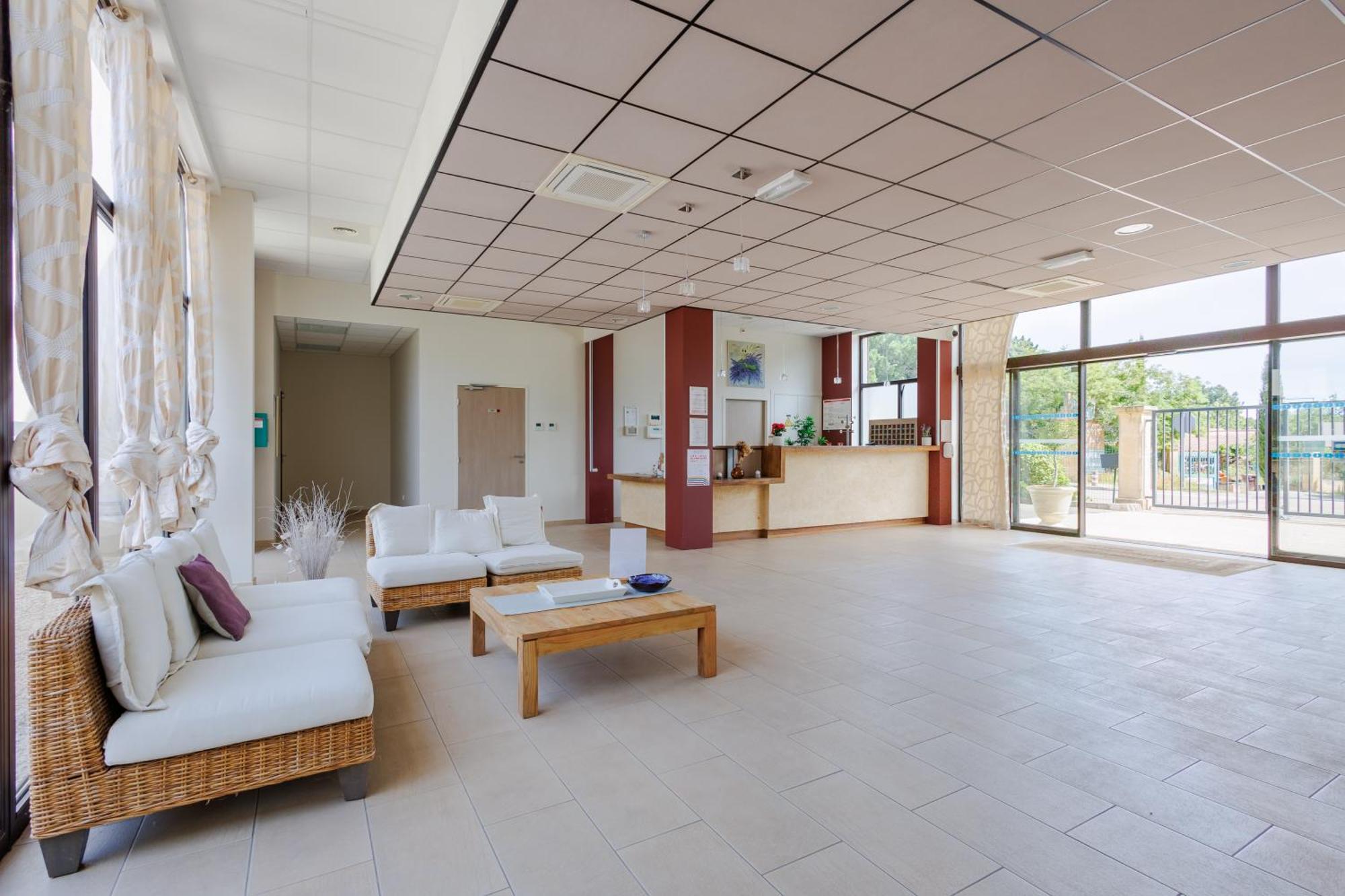 Residhotel Residence Pont Du Gard เรอมูแล็งส์ ภายนอก รูปภาพ
