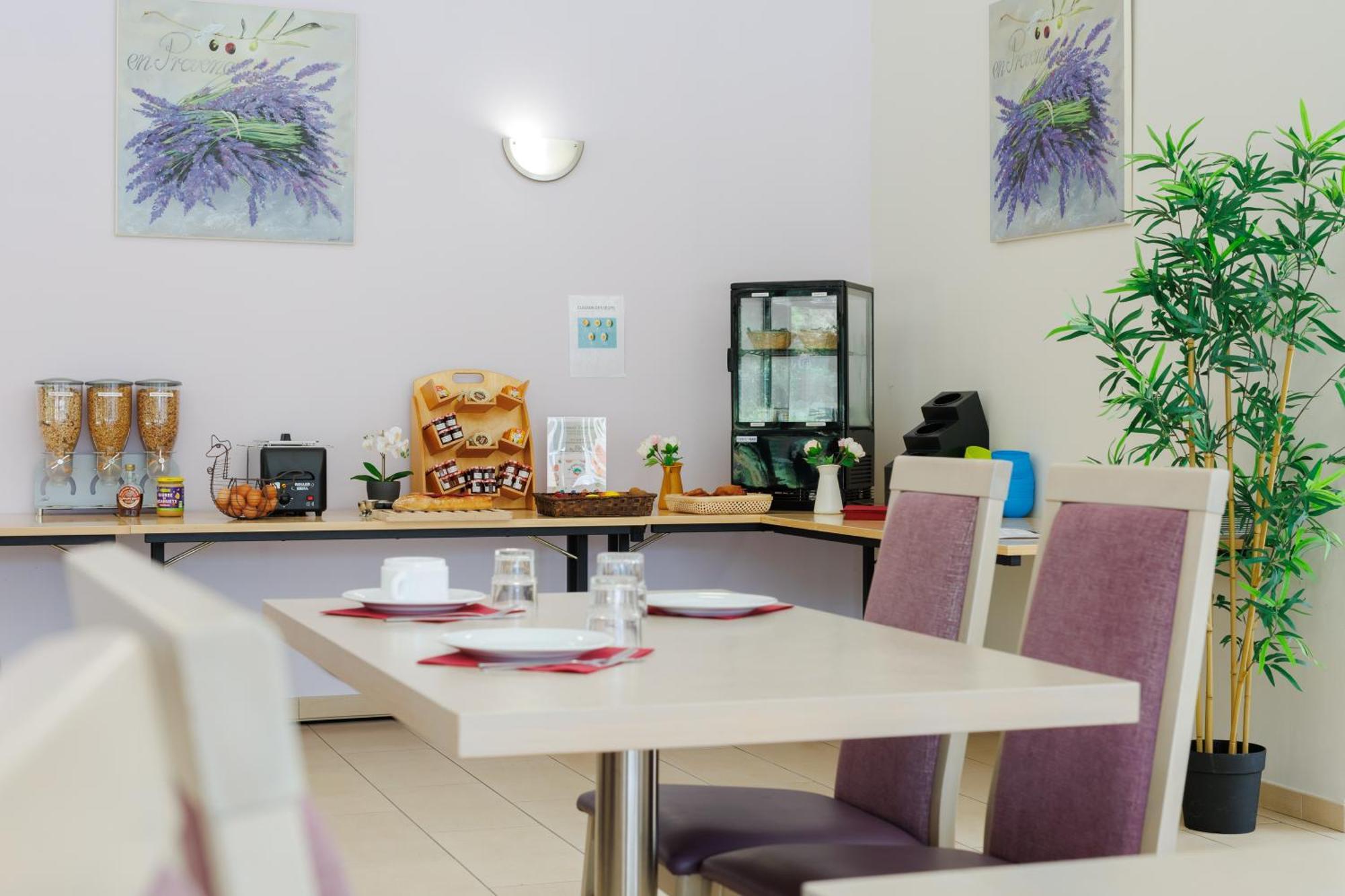 Residhotel Residence Pont Du Gard เรอมูแล็งส์ ภายนอก รูปภาพ