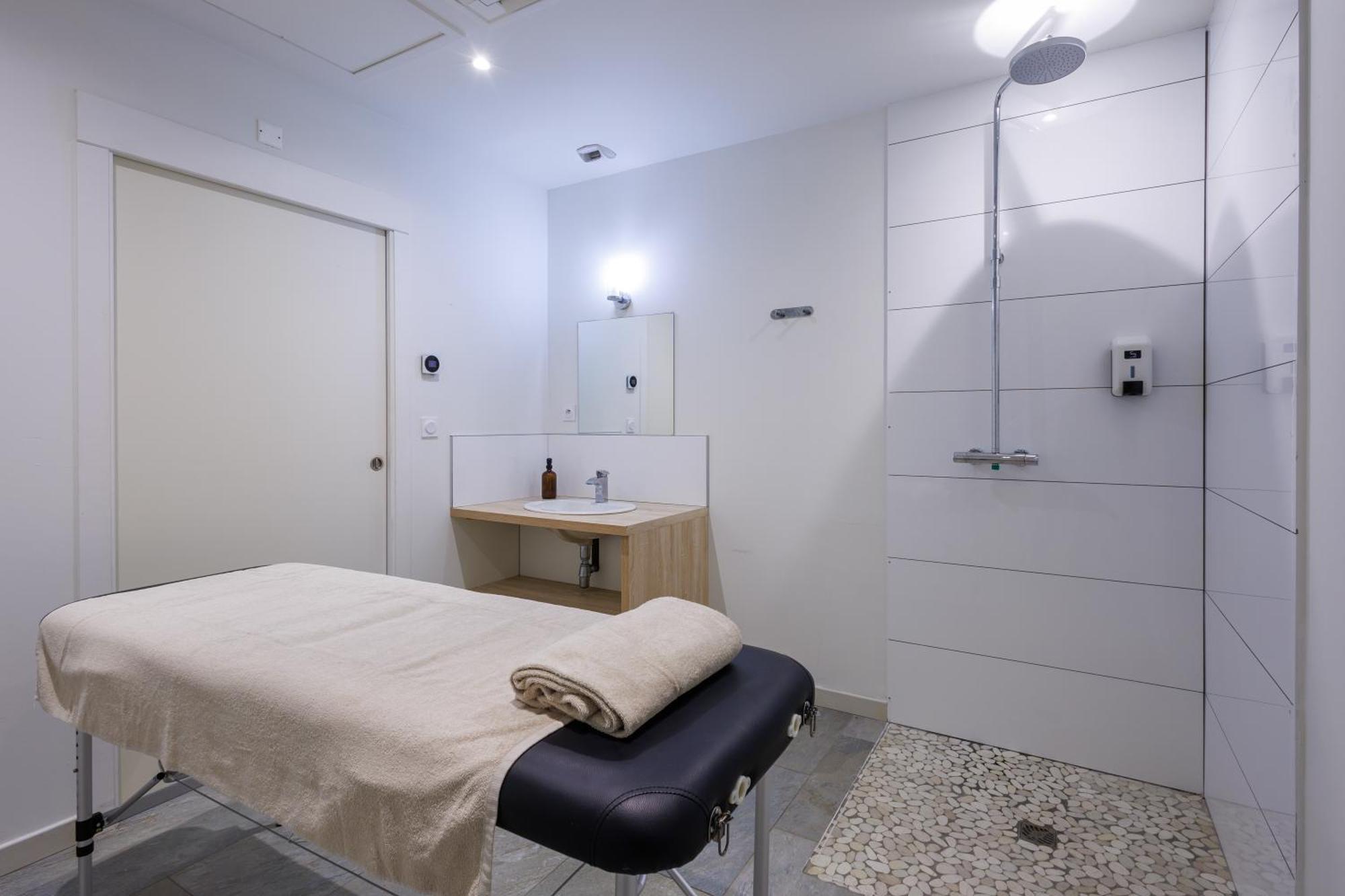 Residhotel Residence Pont Du Gard เรอมูแล็งส์ ภายนอก รูปภาพ