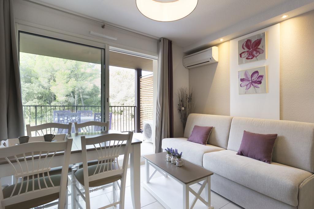 Residhotel Residence Pont Du Gard เรอมูแล็งส์ ภายนอก รูปภาพ